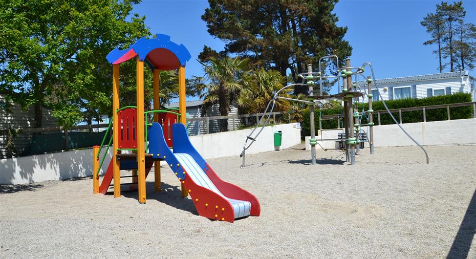 Camping Trébeurden - speeltuin met glijbaan  - Camping Armor Loisirs