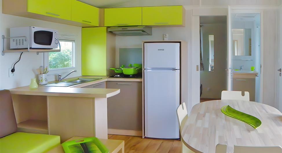 Camping Côte de Granit Rose toegang strand pros mabo - Stacaravan 3 slaapkamers plaats 13 keuken woonkamer - Camping Armor Loisirs
