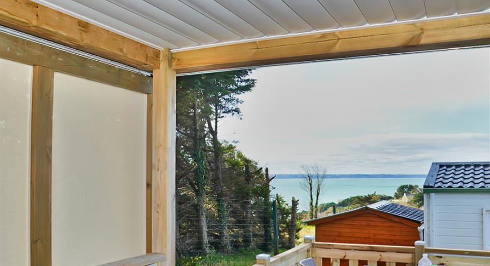 3-sterren camping Côte de Granit Rose Stacaravan 3 kamers standplaats 96 uitzicht op zee overdekt terras - Camping Armor Loisirs