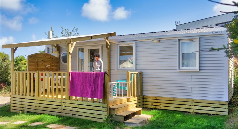 3-sterren camping Côte de Granit Rose Stacaravan 3 kamers standplaats 96 uitzicht op zee overdekt terras - Camping Armor Loisirs