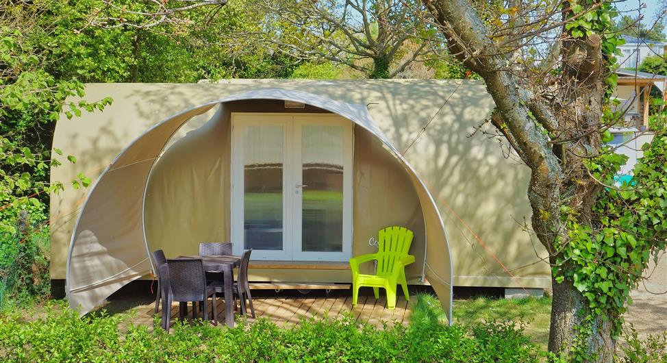 Coco zoet op 3-sterren camping Armor Loisirs in Trébeurden, verhuur van staanplaatsen, stacaravans en chalets, camping met zwembad aan de roze granietkust bij Perros Guirec pluomanach frankrijk -Côtes d'Armor-Bretagne - Camping Armor Loisirs