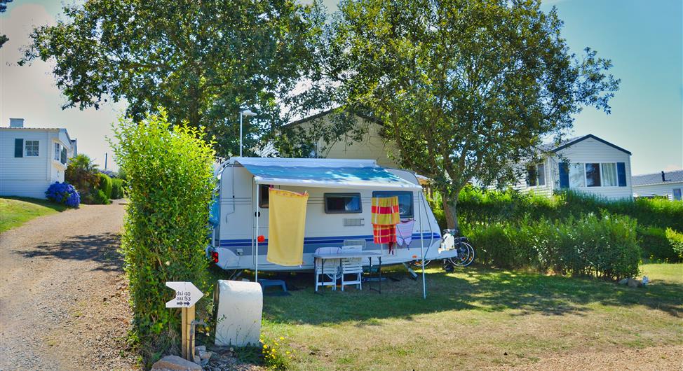 kampeerplaats op 3-sterrencamping Armor Loisirs in Trébeurden, verhuur van kampeerplaatsen, stacaravans en chalets, camping met zwembad aan de roze granietkust bij Perros Guirec-Côtes d'Armor-Bretagne - Camping Armor Loisirs