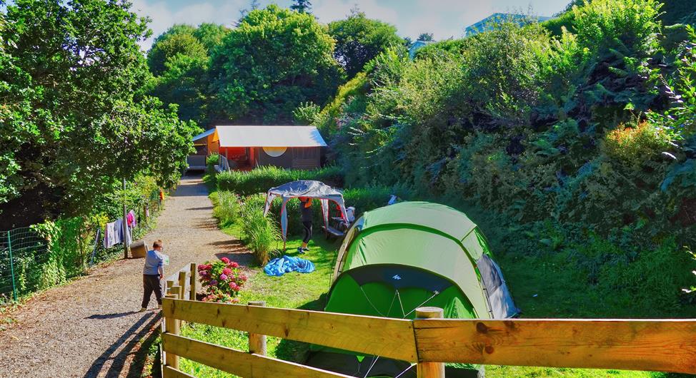 kampeerplaats op 3-sterrencamping Armor Loisirs in Trébeurden, verhuur van kampeerplaatsen, stacaravans en chalets, camping met zwembad aan de roze granietkust bij Perros Guirec-Côtes d'Armor-Bretagne - Camping Armor Loisirs