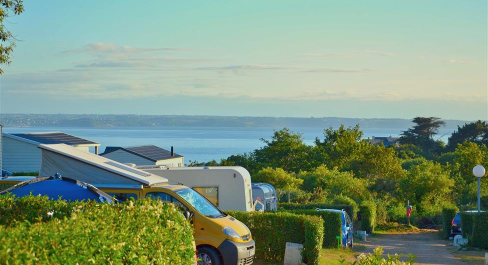 kampeerplaats op 3-sterrencamping Armor Loisirs in Trébeurden, verhuur van kampeerplaatsen, stacaravans en chalets, camping met zwembad aan de roze granietkust bij Perros Guirec-Côtes d'Armor-Bretagne - Camping Armor Loisirs