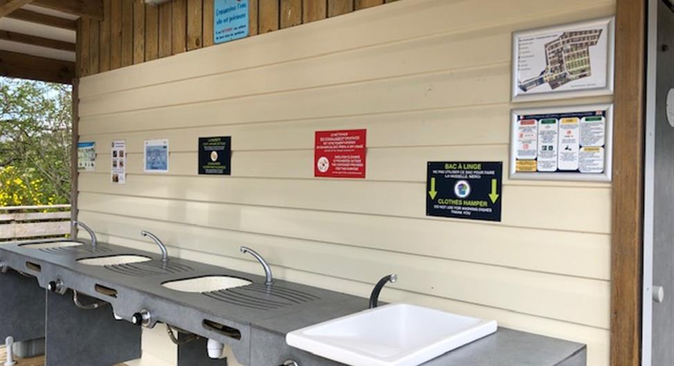 kampeerplaats op 3-sterrencamping Armor Loisirs in Trébeurden, verhuur van kampeerplaatsen, stacaravans en chalets, camping met zwembad aan de roze granietkust bij Perros Guirec-Côtes d'Armor-Bretagne - Camping Armor Loisirs