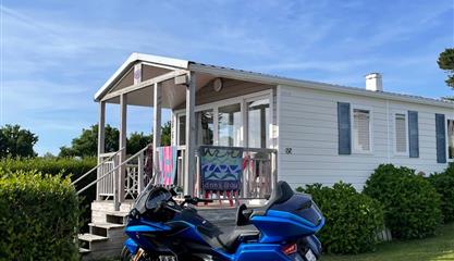 Camping Côte de Granit Rose vue mer - Stacaravan met 2 slaapkamers en uitzicht op zee plaatsen 64-65 - Camping Armor Loisirs