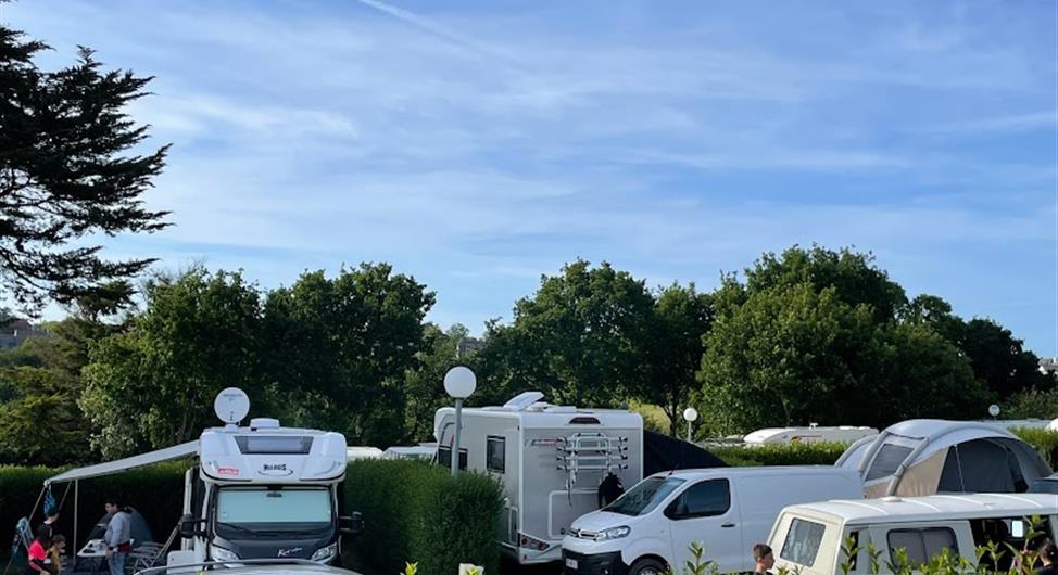 kampeerplaats op 3-sterrencamping Armor Loisirs in Trébeurden, verhuur van kampeerplaatsen, stacaravans en chalets, camping met zwembad aan de roze granietkust bij Perros Guirec-Côtes d'Armor-Bretagne - Camping Armor Loisirs