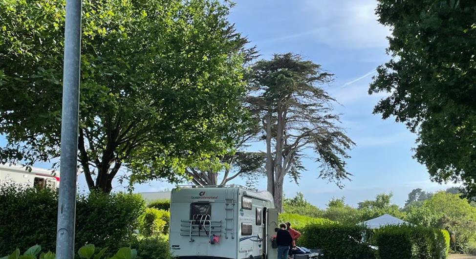 kampeerplaats op 3-sterrencamping Armor Loisirs in Trébeurden, verhuur van kampeerplaatsen, stacaravans en chalets, camping met zwembad aan de roze granietkust bij Perros Guirec-Côtes d'Armor-Bretagne - Camping Armor Loisirs